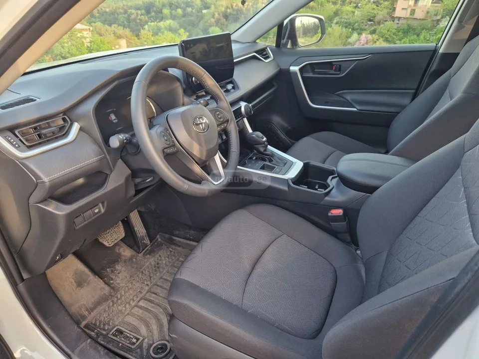 Toyota RAV 4 2023 — миниатюра 3