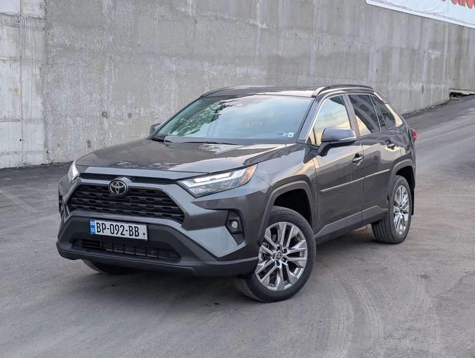 Toyota RAV 4 XLE Premium 4dr All-Wheel Driv 2023 — миниатюра 2