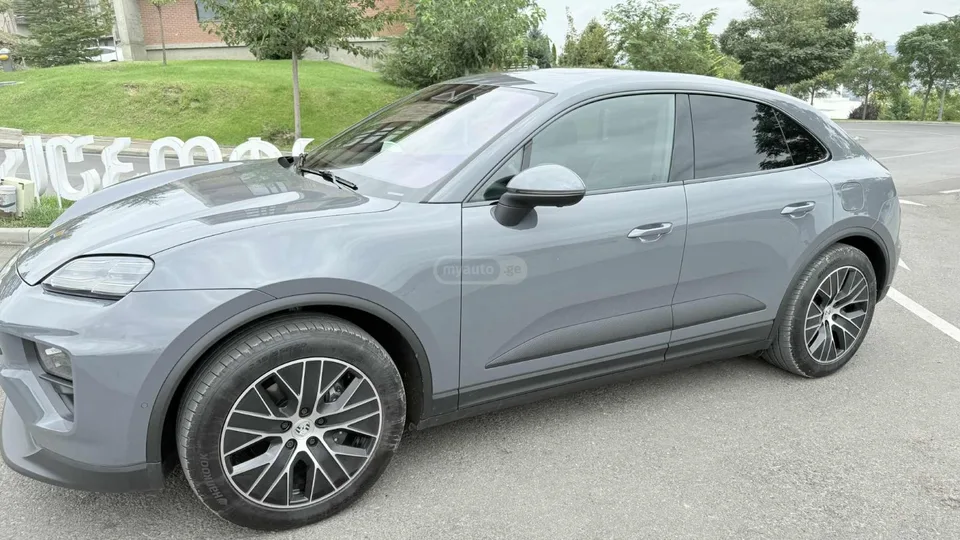 Porsche Macan 2025 — фото 1, купить с доставкой в Москву