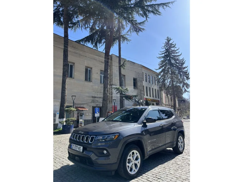 Jeep Compass 2024 — фото 1, купить с доставкой в Москву