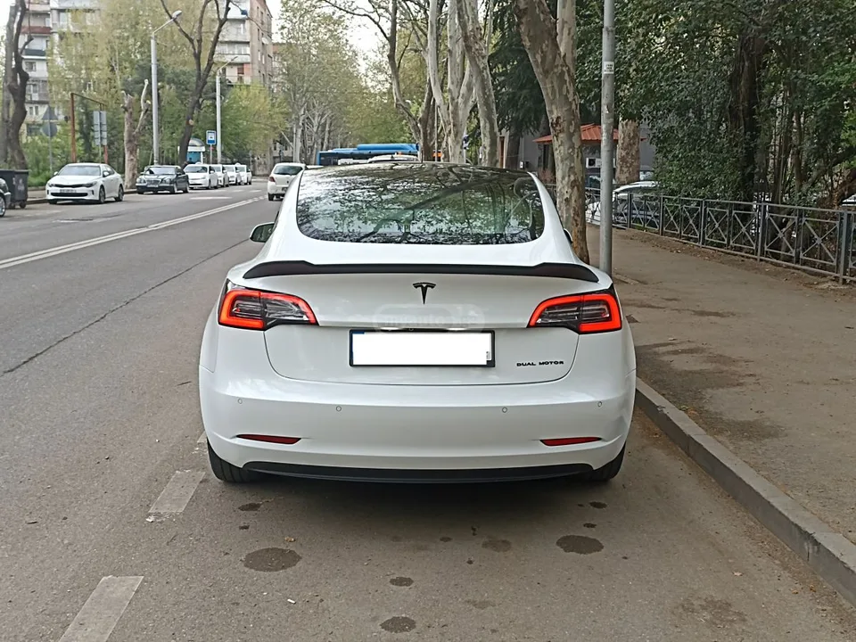 Tesla Model 3 2022 — миниатюра 2