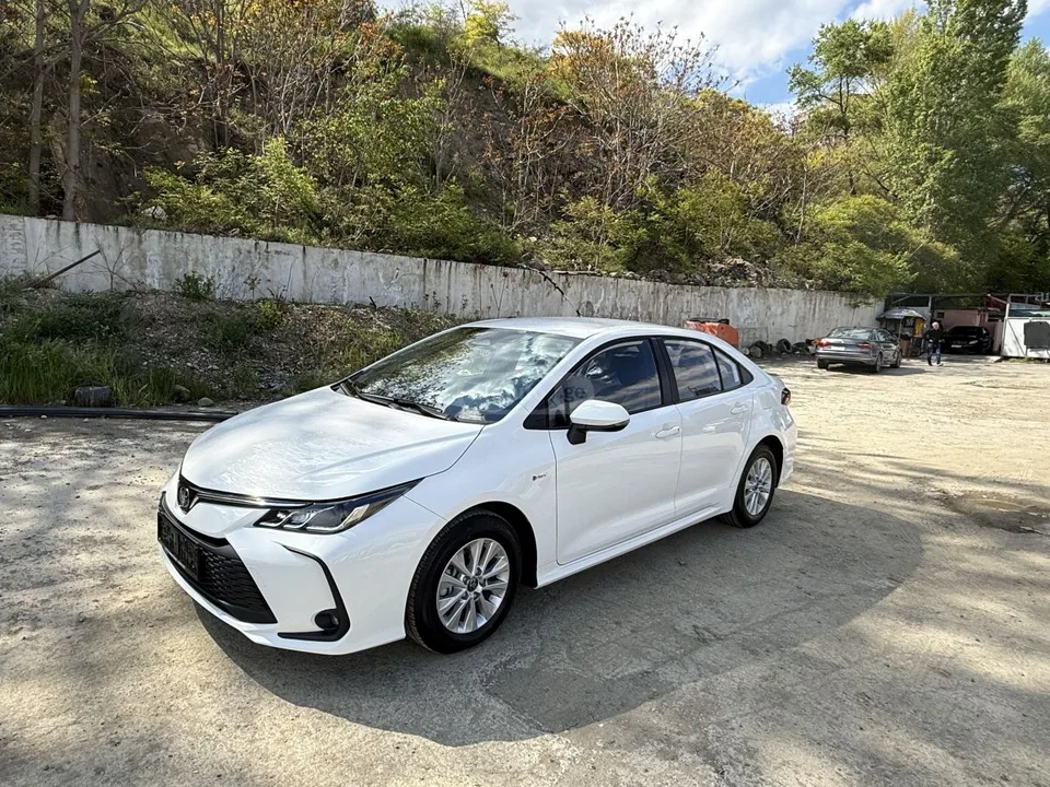 Toyota Corolla 2025 — фото 1, купить с доставкой в Москву