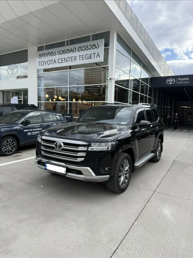 Toyota Land Cruiser 2024 — фото 1, купить с доставкой в Москву