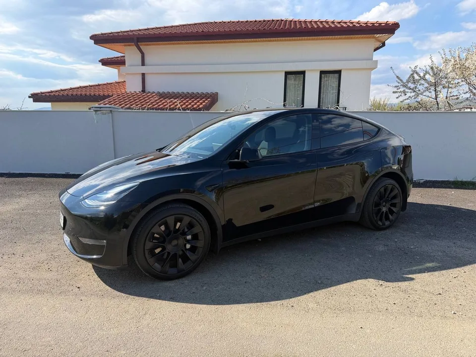 Tesla Model Y Long Range Dual Motor 2022 — миниатюра 2