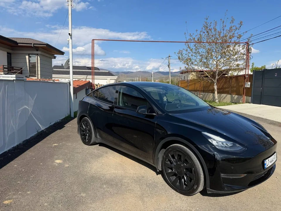 Tesla Model Y Long Range Dual Motor 2022 — миниатюра 4