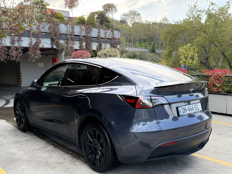 Tesla Model Y 2022 — миниатюра 3