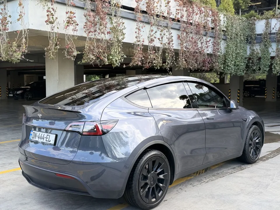 Tesla Model Y 2022 — миниатюра 4