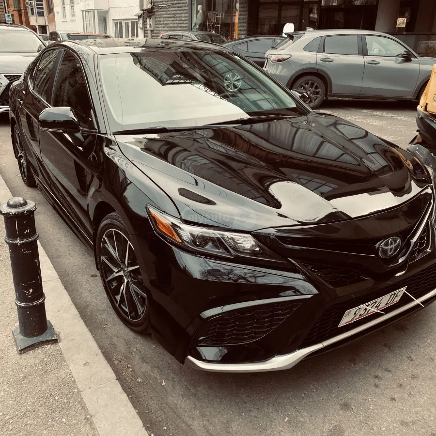 Toyota Camry 2023 — фото 1, купить с доставкой в Москву