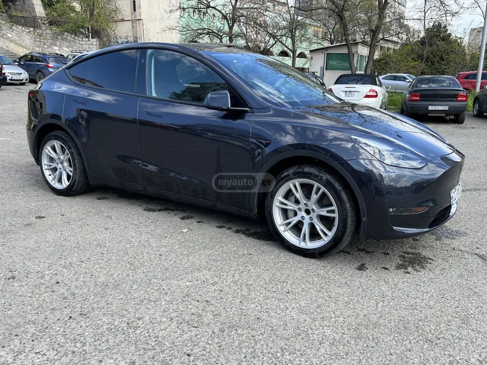 Tesla Model Y 2024 — миниатюра 4
