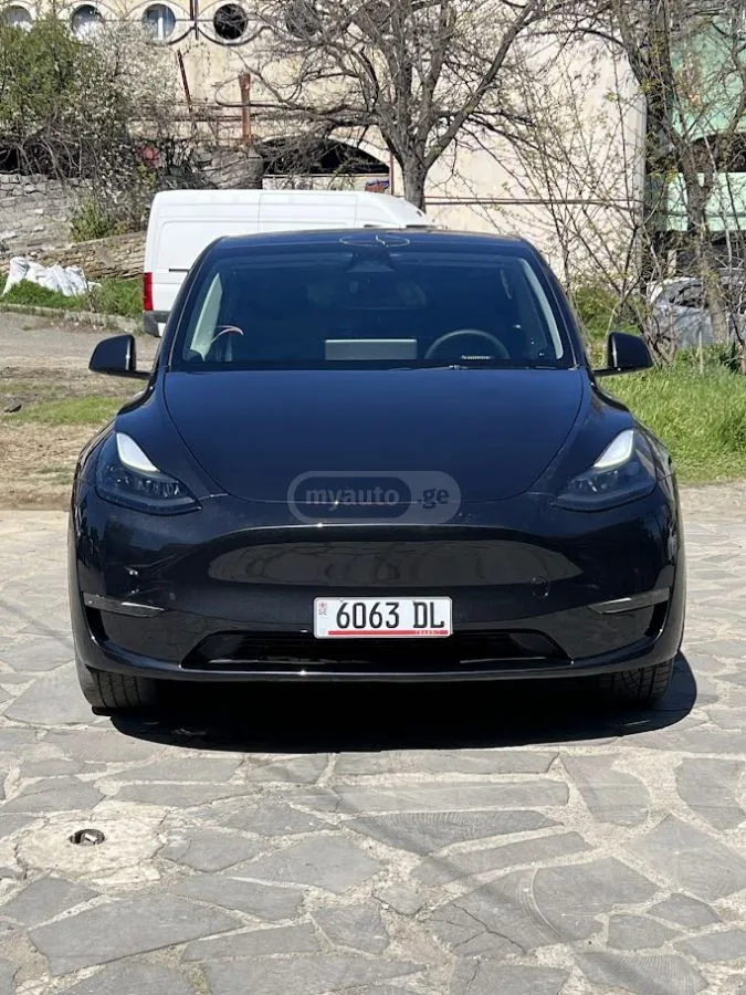 Tesla Model Y 2024 — фото 1, купить с доставкой в Москву