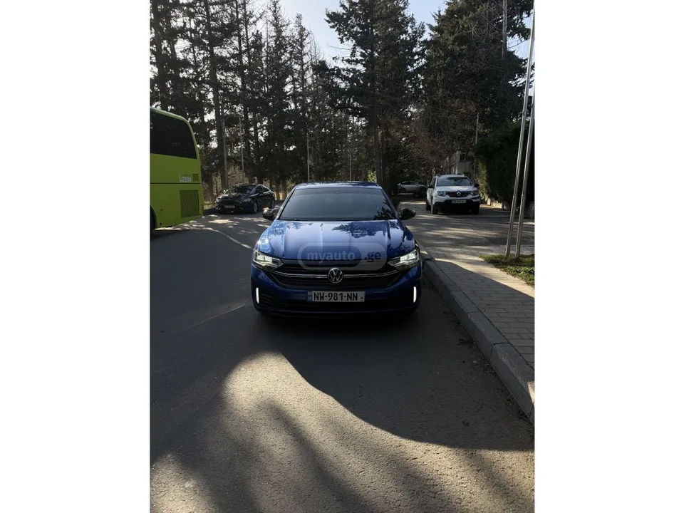 Volkswagen Jetta SPORT 2023 — миниатюра 2