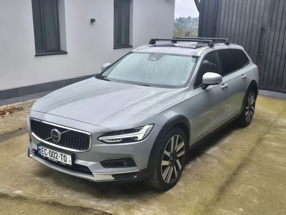 Volvo V 90 Kombi 2023 — фото 1, купить с доставкой в Москву