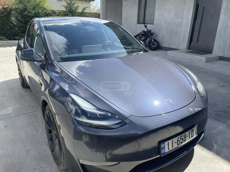 Tesla Model Y Performance 2023 — миниатюра 2
