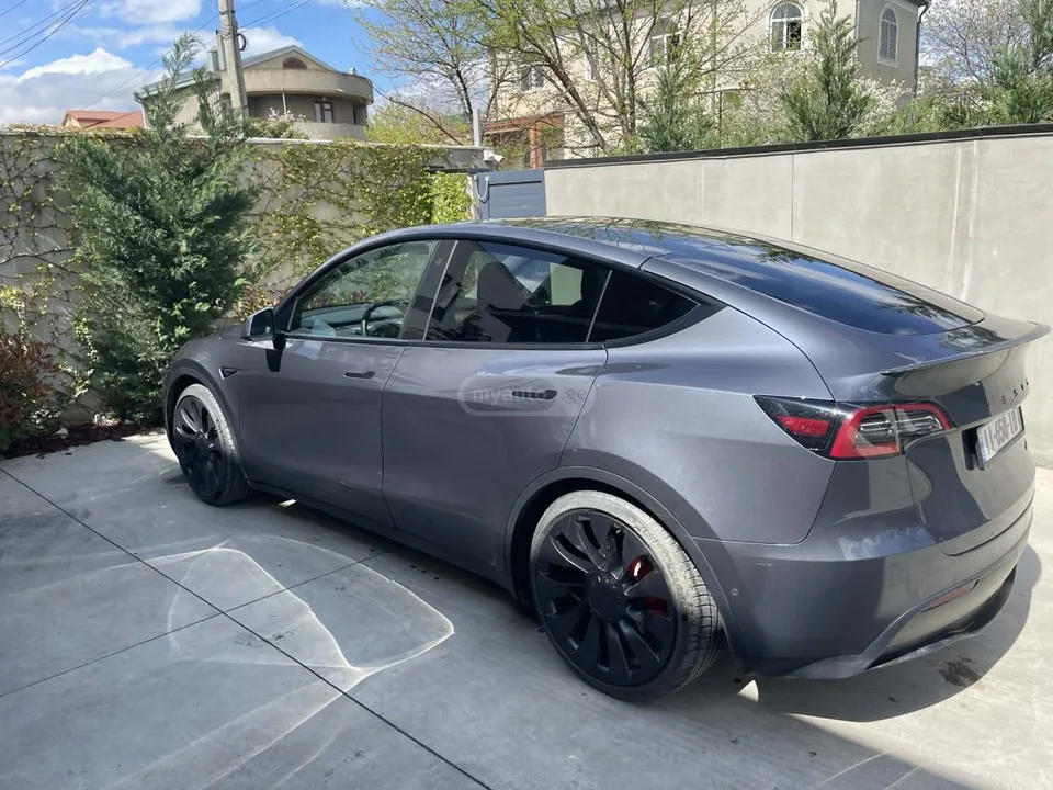 Tesla Model Y Performance 2023 — миниатюра 3