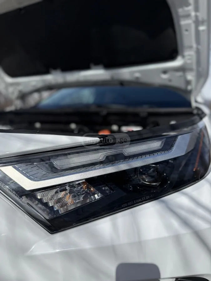 Toyota RAV 4 XLE 4dr All Wheel Drive CVT 2024 — миниатюра 3