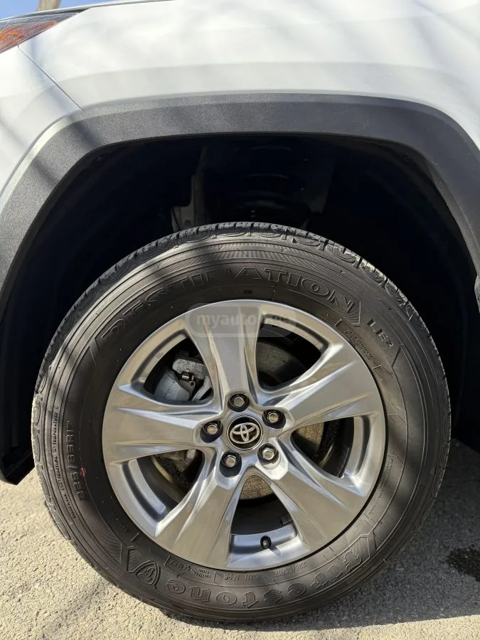 Toyota RAV 4 XLE 4dr All Wheel Drive CVT 2024 — миниатюра 5