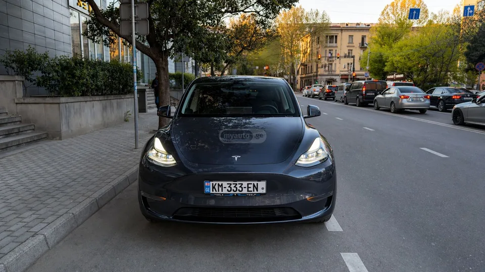 Tesla Model Y Long Range 2024 — миниатюра 3