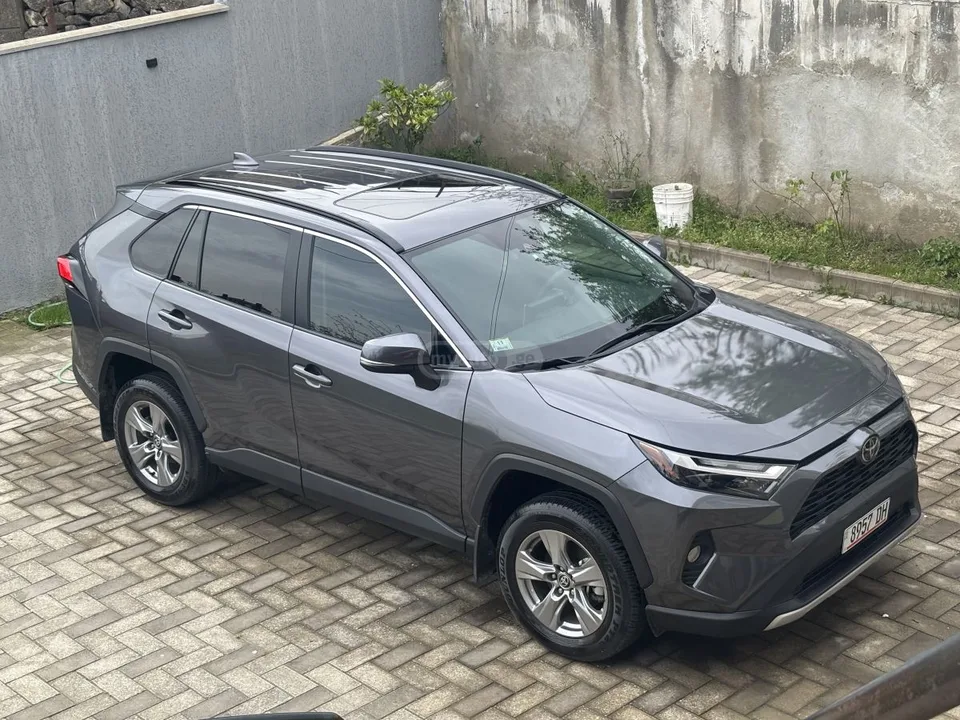 Toyota RAV4 XLE 4dr All Wheel Drive Automa 2024 — миниатюра 4