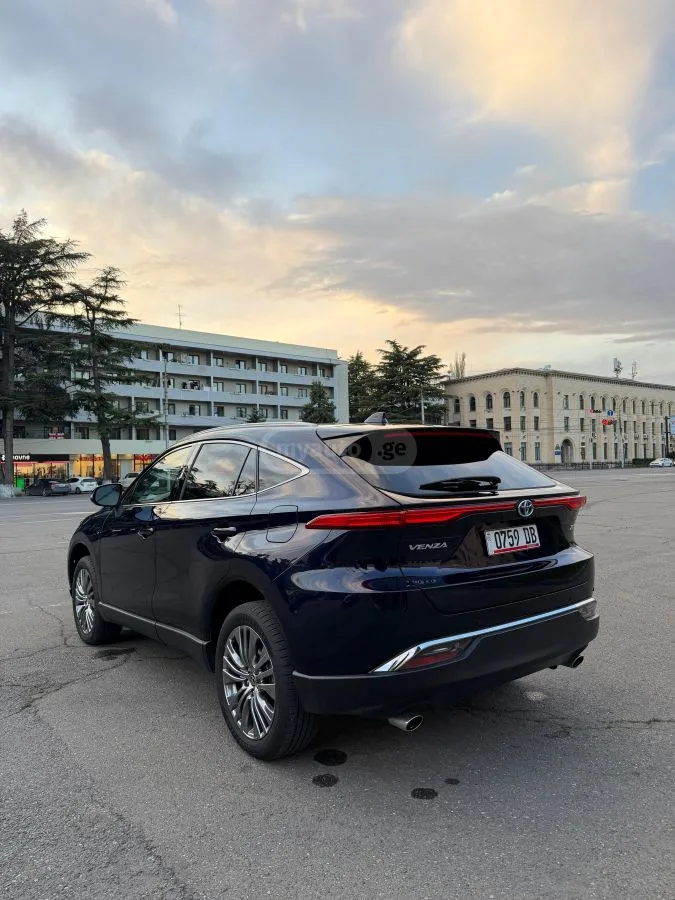 Toyota Venza LE 4dr All-Wheel Drive CVT 2023 — миниатюра 4