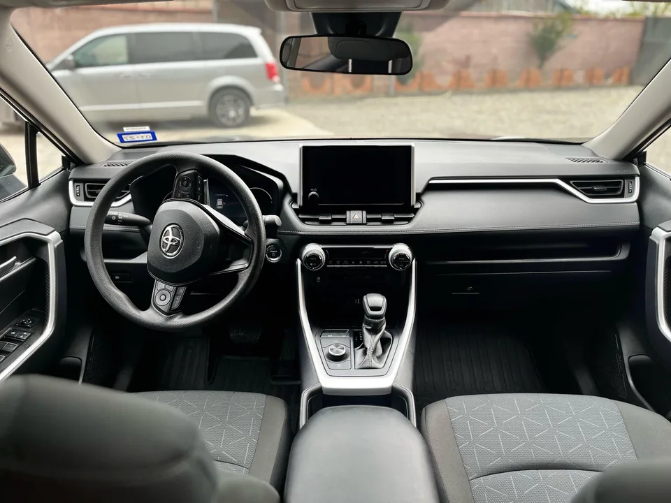 Toyota RAV 4 XLE 2025 — миниатюра 2