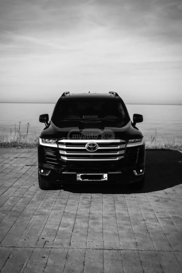 Toyota Land Cruiser 2022 — фото 1, купить с доставкой в Москву
