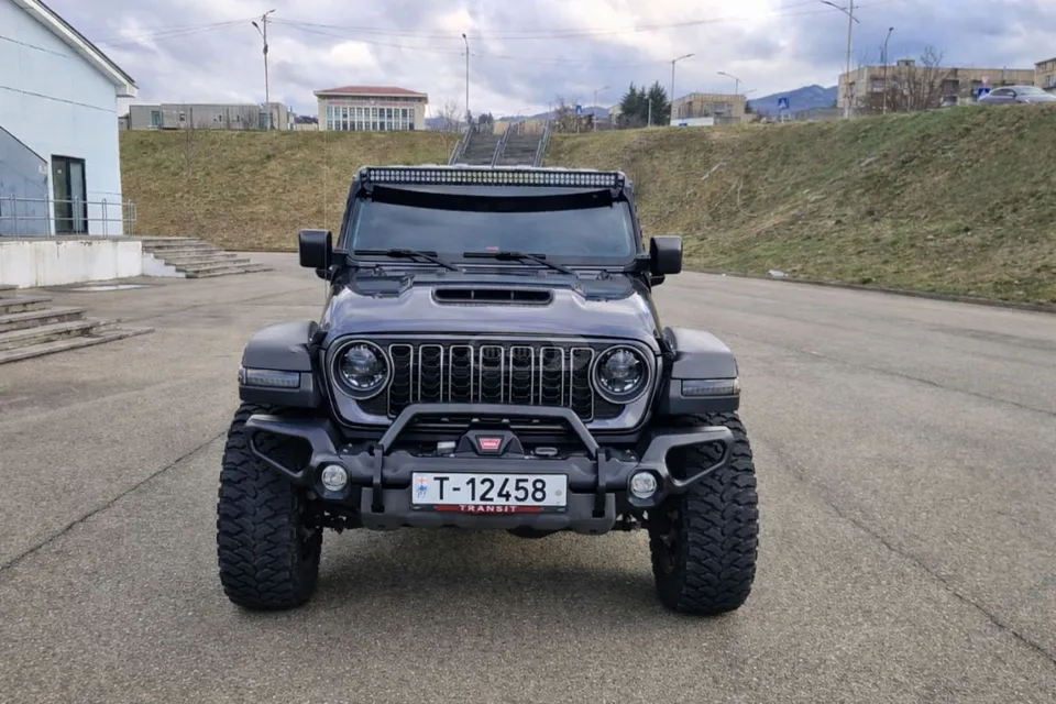 Jeep Wrangler Rubicon 4dr 4x4 Automatic 2023 — миниатюра 2