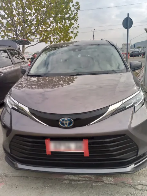 Toyota Sienna 2022 купить в Москве