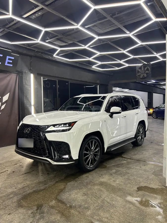 Lexus LX 600 F-sport 2023 — миниатюра 5