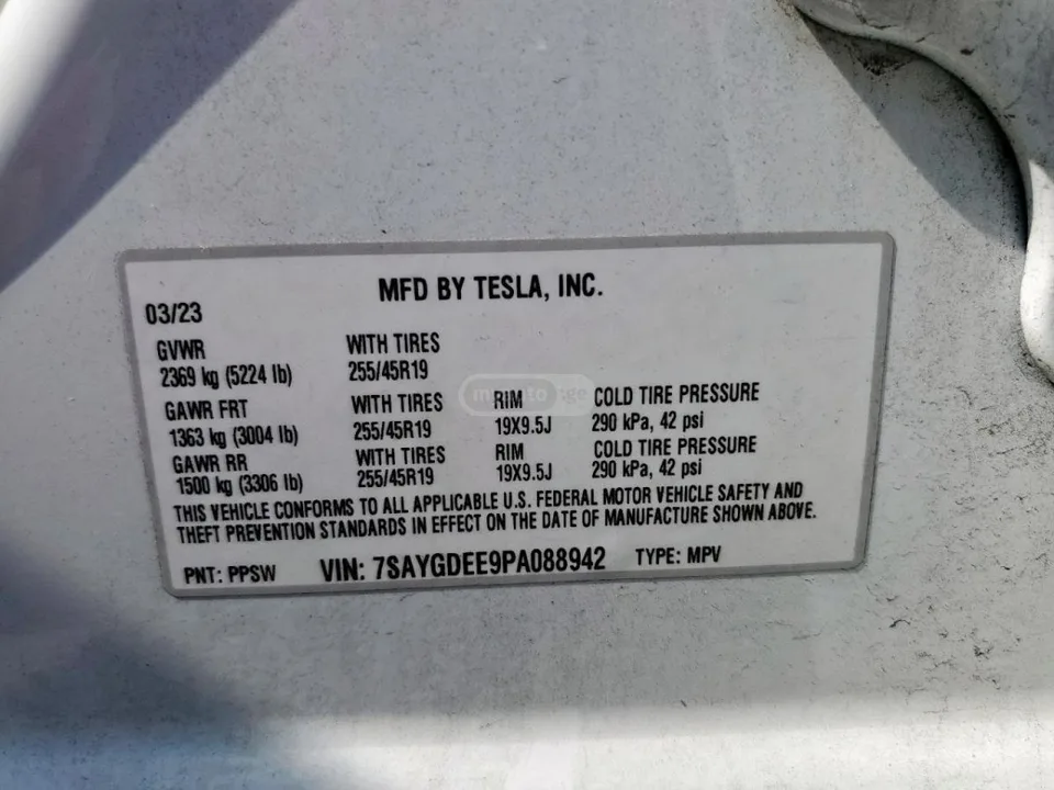 Tesla Model Y LONG RANGE - DUAL MOTORS 2023 — миниатюра 2