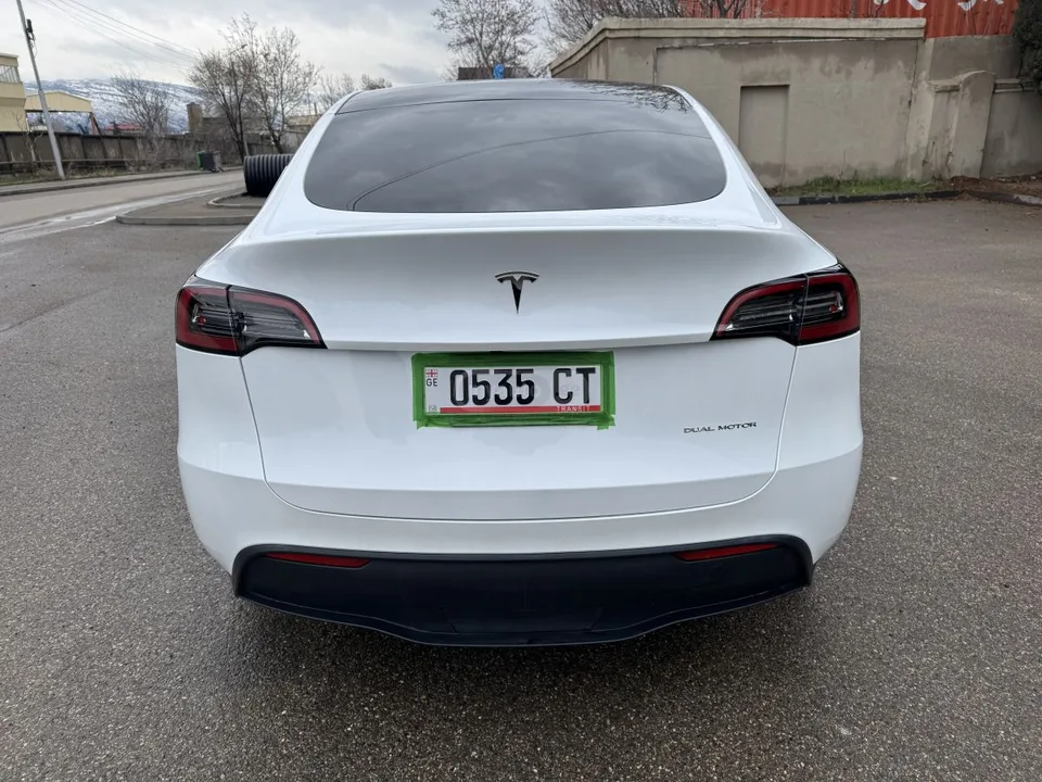 Tesla Model Y LONG RANGE - DUAL MOTORS 2023 — миниатюра 3