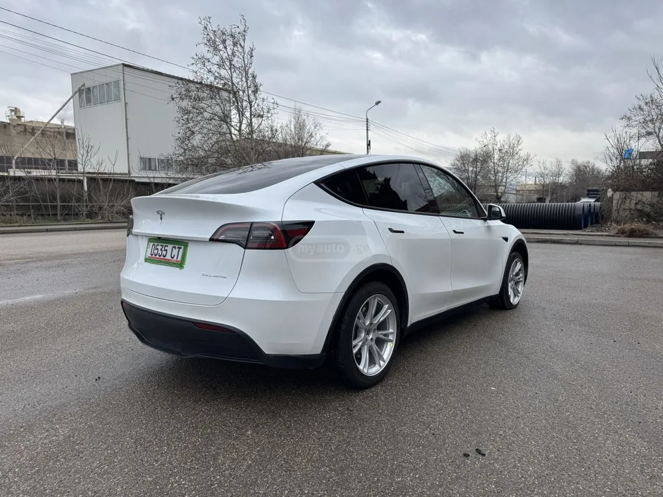 Tesla Model Y LONG RANGE - DUAL MOTORS 2023 — миниатюра 5