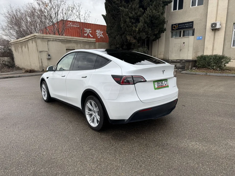 Tesla Model Y LONG RANGE - DUAL MOTORS 2023 — фото 1, купить с доставкой в Москву