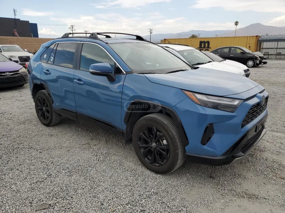 Toyota RAV 4 SE 4dr All-Wheel Drive CVT 2023 — фото 1, купить с доставкой в Москву