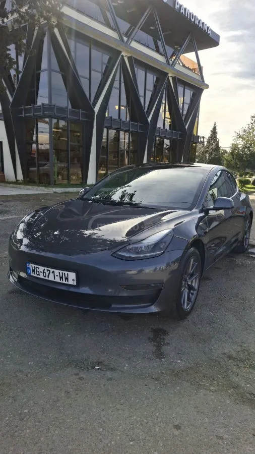 Tesla Model 3 2023 — миниатюра 2
