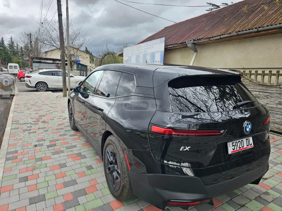 BMW IX 2023 — миниатюра 5