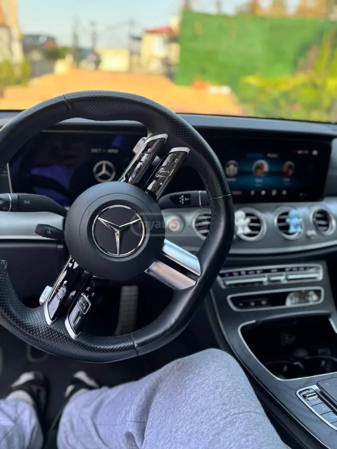 Mercedes-Benz E 220 AMG Night edition 2023 — миниатюра 2