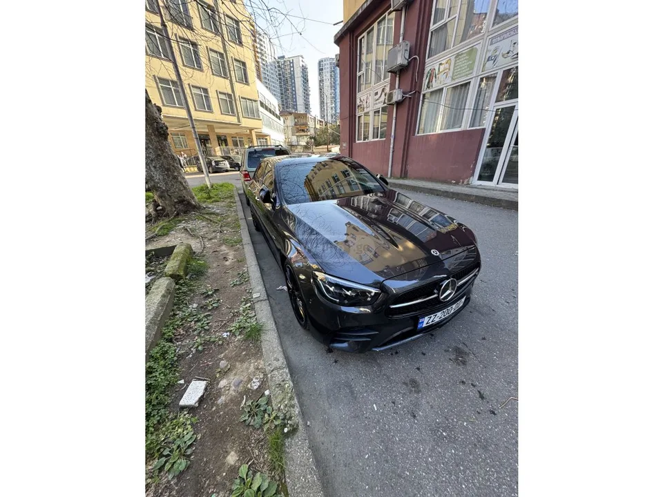 Mercedes-Benz E 220 AMG Night edition 2023 — миниатюра 4