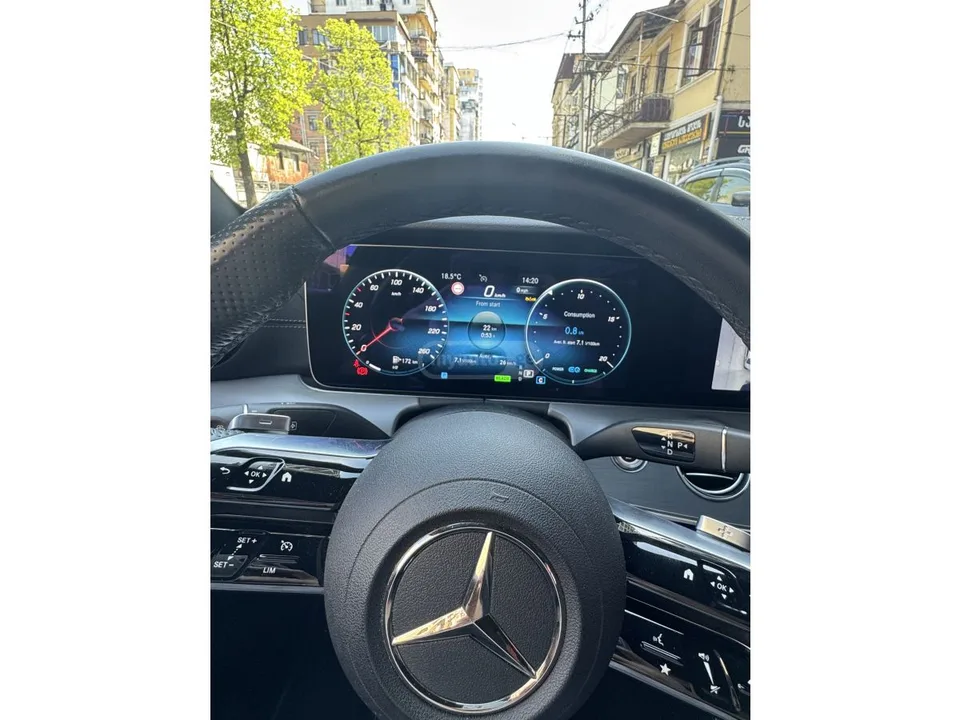 Mercedes-Benz E 220 AMG Night edition 2023 — миниатюра 5