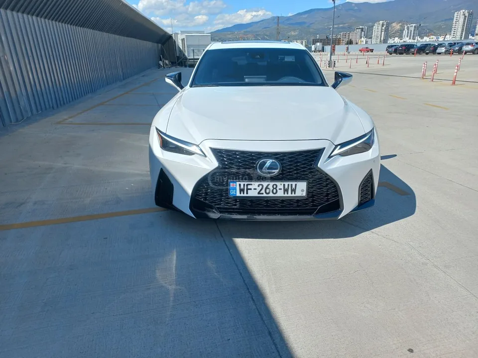 Lexus IS 300 2023 — миниатюра 2