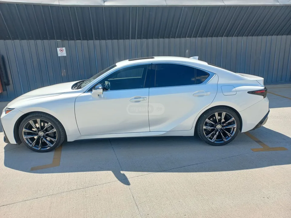 Lexus IS 300 2023 — миниатюра 4