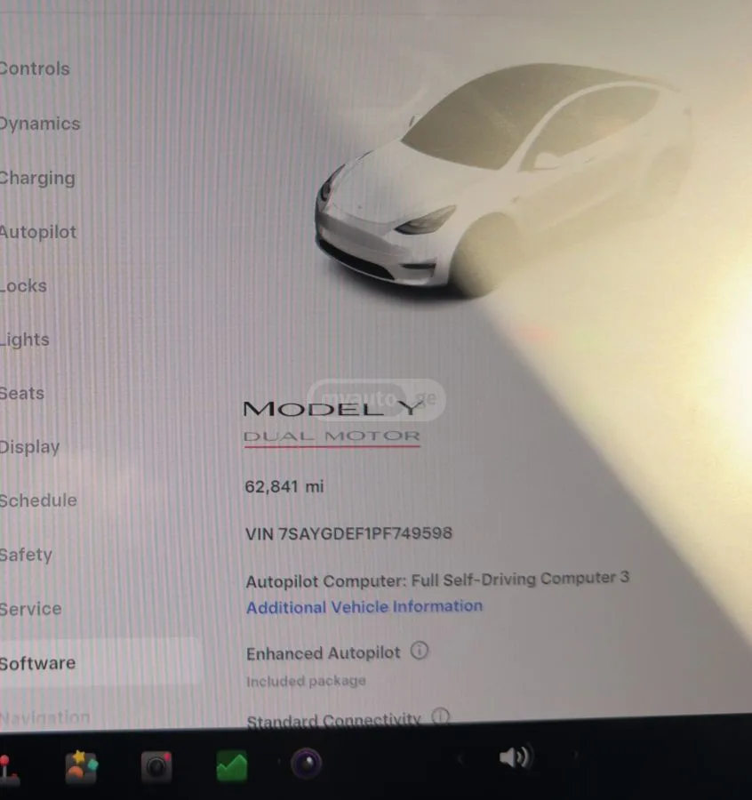 Tesla Model Y 2023 — миниатюра 4