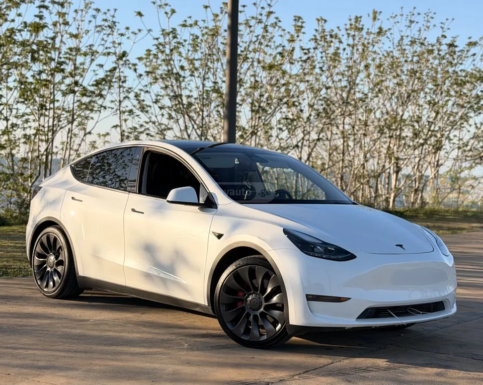 Tesla Model Y 2023 — фото 1, купить с доставкой в Москву