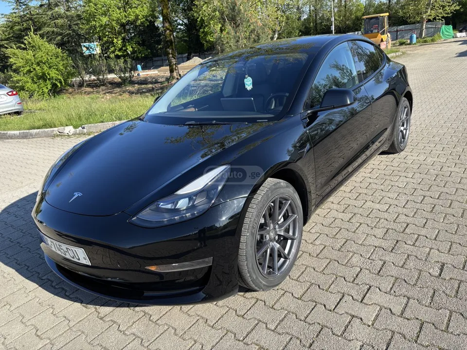 Tesla Model 3 2023 — миниатюра 2