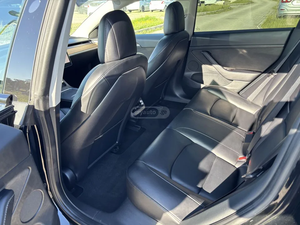 Tesla Model 3 2023 — миниатюра 3