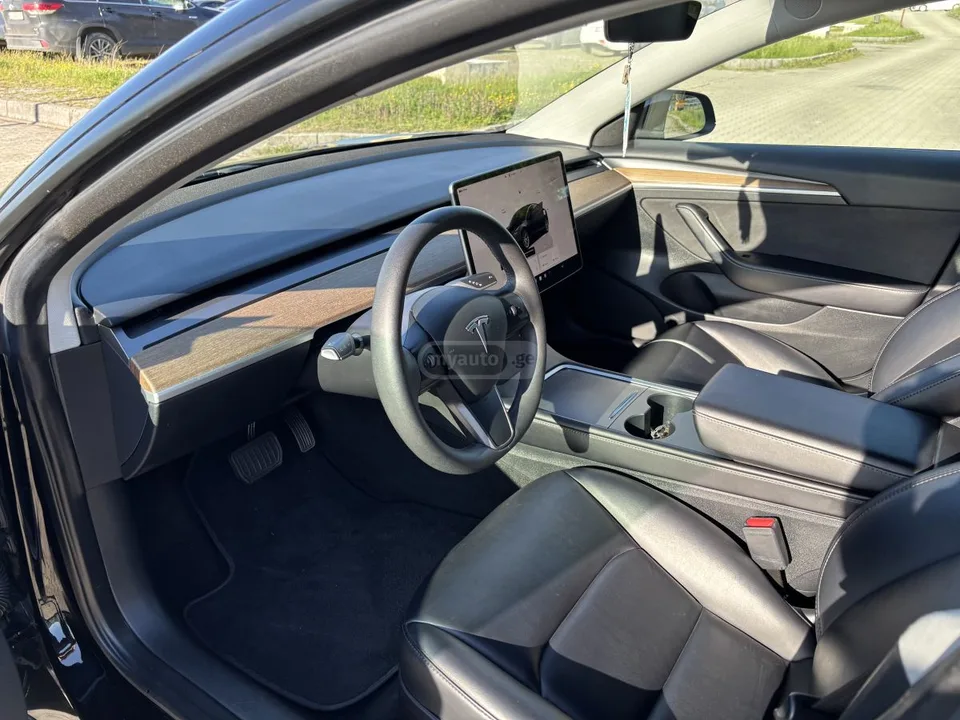 Tesla Model 3 2023 — миниатюра 5
