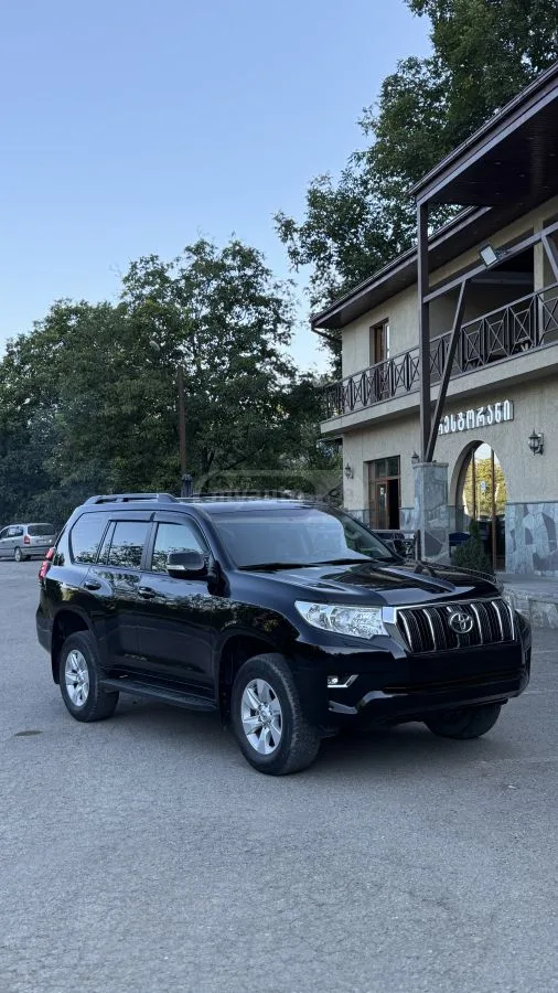 Toyota Land Cruiser Prado 2022 — фото 1, купить с доставкой в Москву