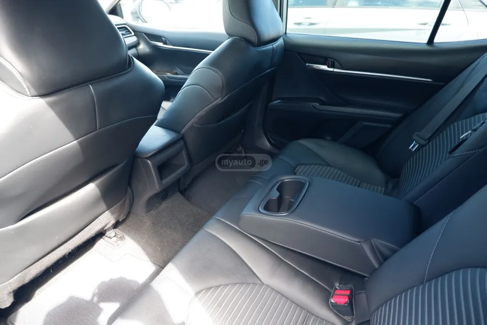 Toyota Camry 2023 — миниатюра 3