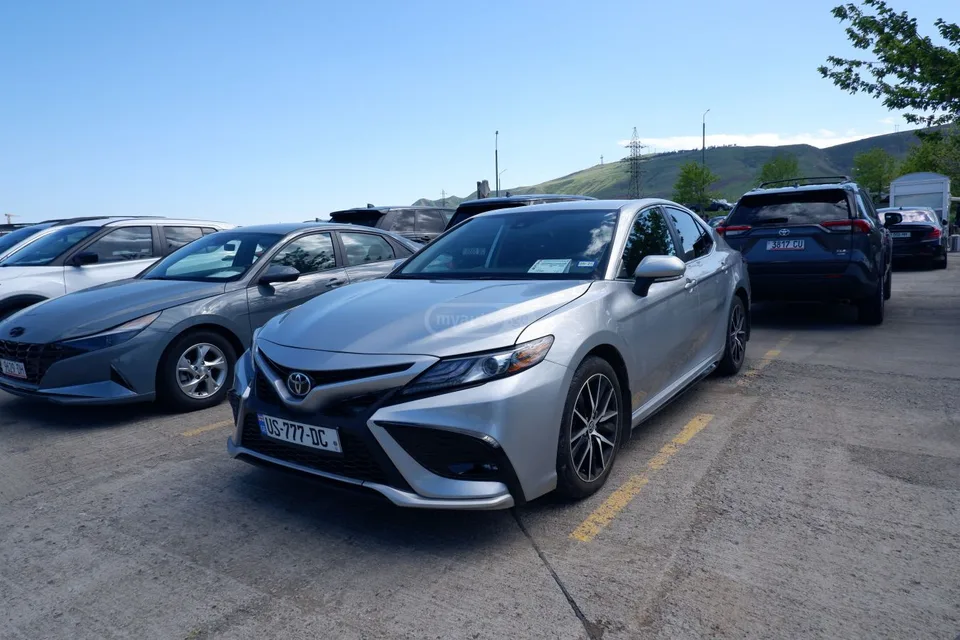 Toyota Camry 2023 — фото 1, купить с доставкой в Москву
