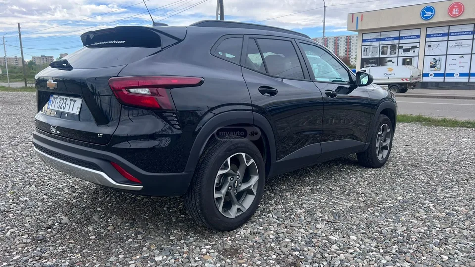 Chevrolet Trax Crossover LT Front Wheel Drive Automatic 2024 — миниатюра 3