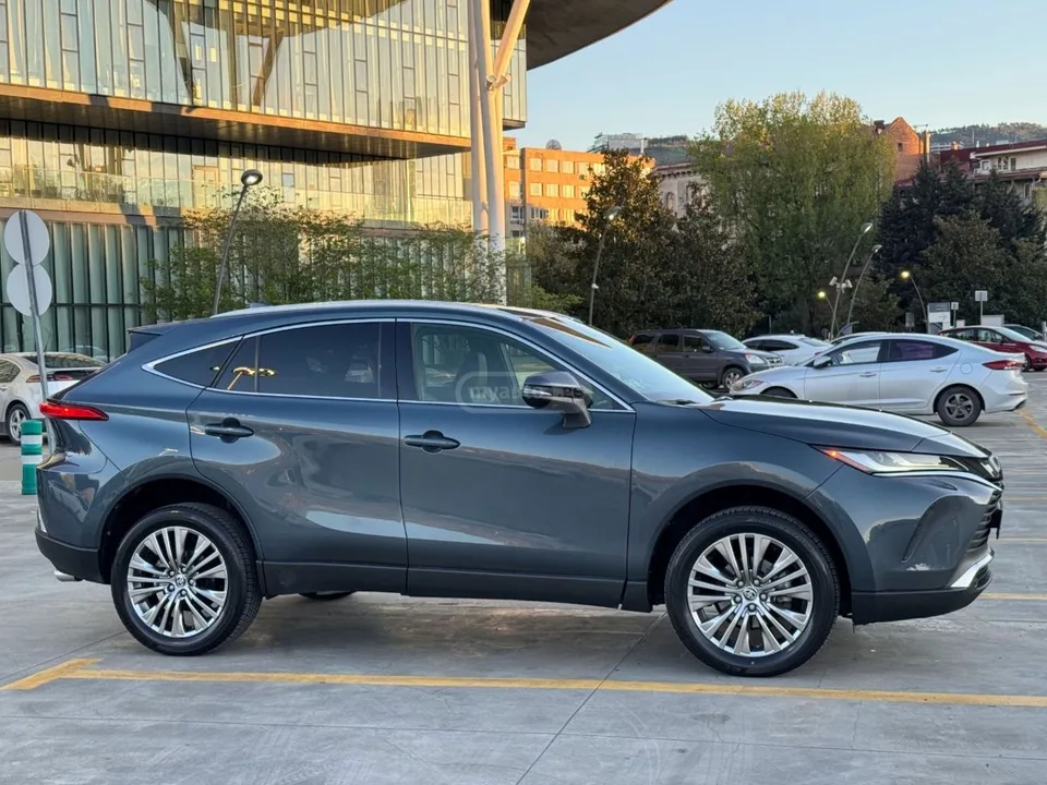 Toyota Venza LIMITED 2024 — фото 1, купить с доставкой в Москву